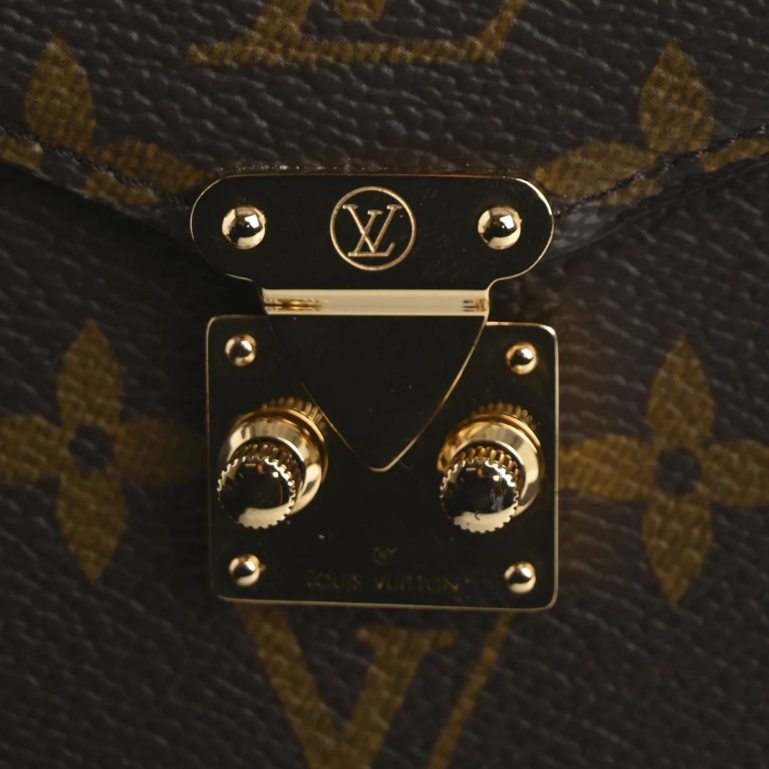 Louis Vuitton Phone Pouch Metis